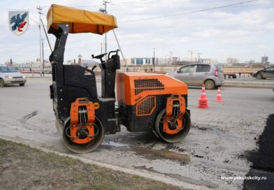 В Якутске проводят ямочный ремонт дорог в усиленном режиме