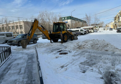 В Якутске уборка снега ведется в усиленном режиме