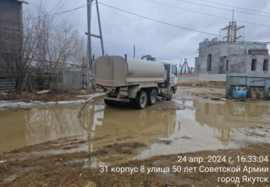 Более 14000 кубометров воды с заниженных мест откачано в Якутске
